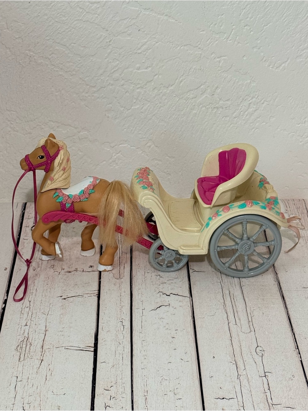 Vintage 1999 Fisher Price Loving Family Just Married Horse Carriage